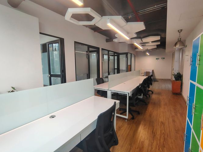 Oficina en arriendo en El Poblado, Medellín, 110 m² · foto 11 de 12