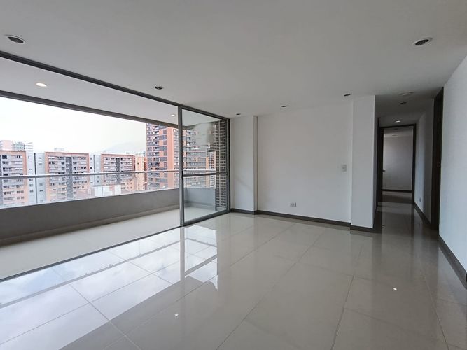 Apartamento de 3 alcobas en arriendo en Villa Carlota, Medellín, 80 m² · foto 2 de 16