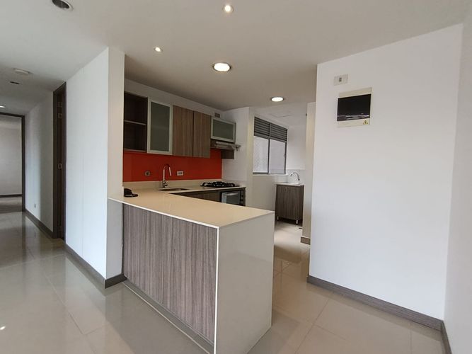 Apartamento de 3 alcobas en arriendo en Villa Carlota, Medellín, 80 m² · foto 3 de 16