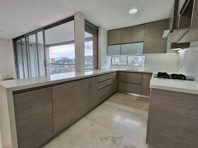 Apartamento de 3 alcobas en arriendo en La Florida, Medellín, 172 m² · foto 7 de 20