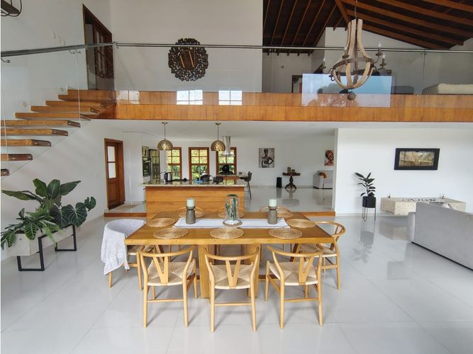 Casa de 4 alcobas en arriendo en La Mina, Envigado, 400 m² · foto 4 de 24