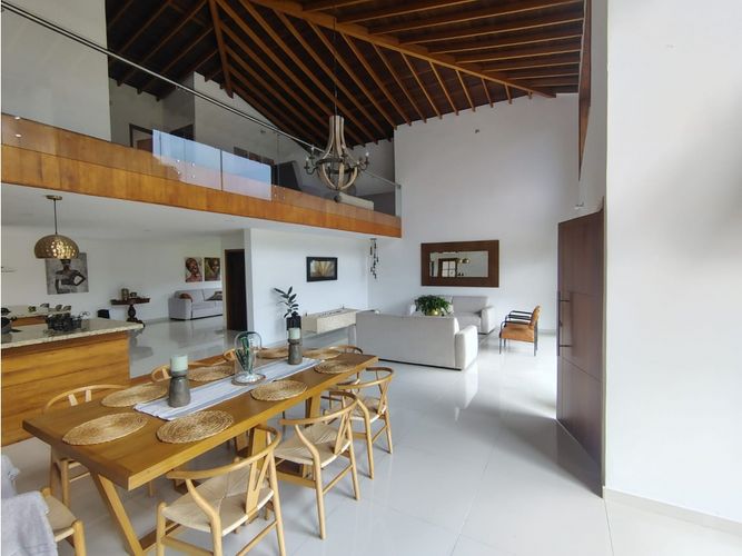 Casa de 4 alcobas en arriendo en La Mina, Envigado, 400 m² · foto 5 de 24