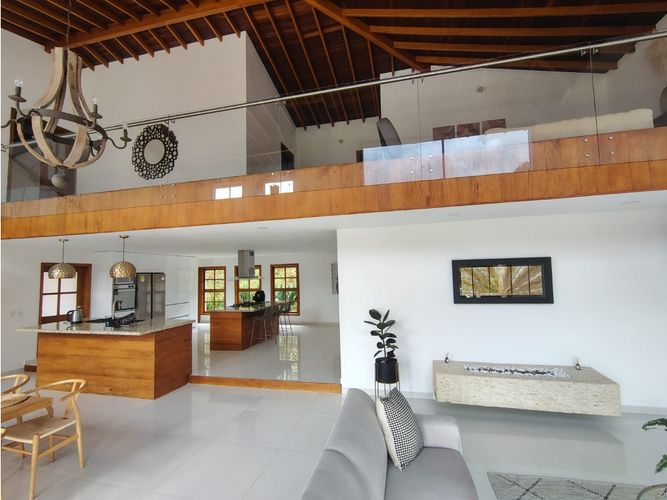 Casa de 4 alcobas en arriendo en La Mina, Envigado, 400 m² · foto 6 de 24
