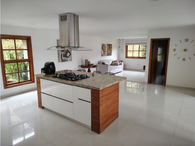 Casa de 4 alcobas en arriendo en La Mina, Envigado, 400 m² · foto 8 de 24