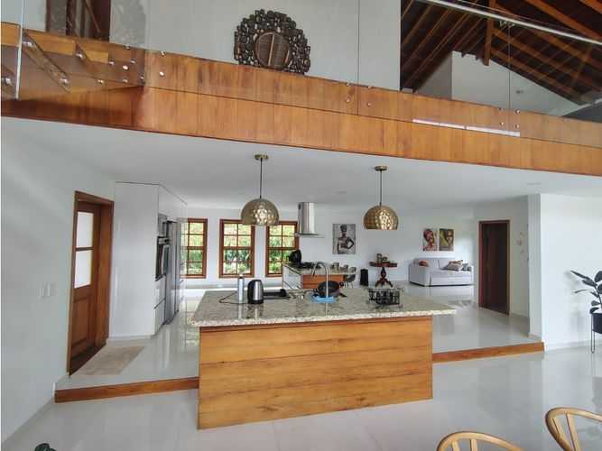 Casa de 4 alcobas en arriendo en La Mina, Envigado, 400 m² · foto 9 de 24