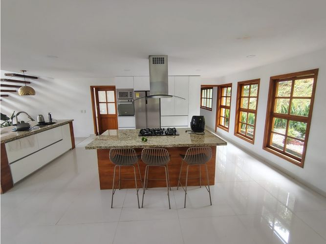 Casa de 4 alcobas en arriendo en La Mina, Envigado, 400 m² · foto 12 de 24