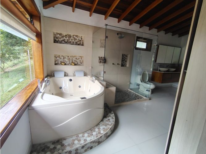 Casa de 4 alcobas en arriendo en La Mina, Envigado, 400 m² · foto 17 de 24