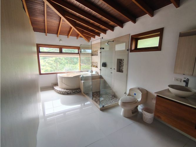 Casa de 4 alcobas en arriendo en La Mina, Envigado, 400 m² · foto 19 de 24