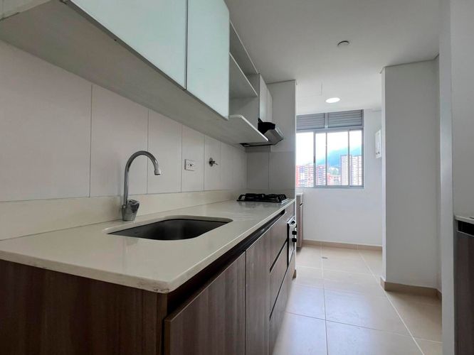 Apartamento de 3 alcobas en arriendo en Loma Benedictinos, Medellín, 100 m² · foto 4 de 17