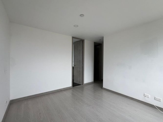 Apartamento de 3 alcobas en arriendo en Loma Benedictinos, Medellín, 100 m² · foto 8 de 17
