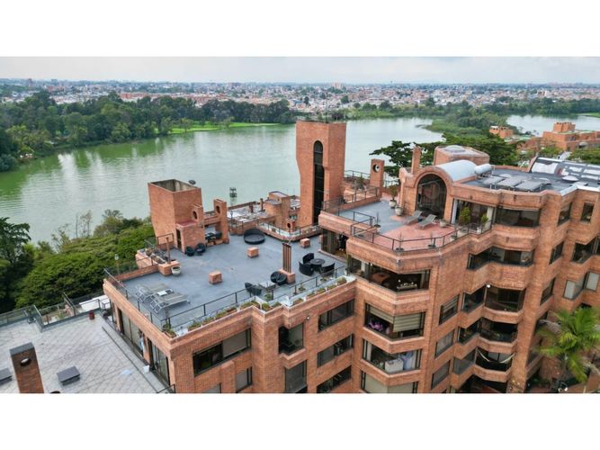 Apartamento de 4 alcobas en venta en Los Lagartos, Bogotá, 781 m² · foto 3 de 24