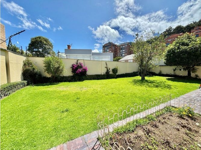 Casa de 3 alcobas en venta en Santa Ana, Bogotá, 379 m² · foto 12 de 24
