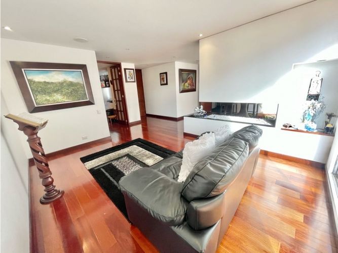 Apartamento de 3 alcobas en venta en Santa Barbara, Bogotá, 160 m² · foto 3 de 18