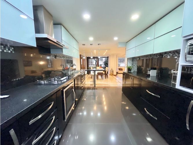 Casa de 4 alcobas en venta en Niza, Bogotá, 265 m² · foto 8 de 22