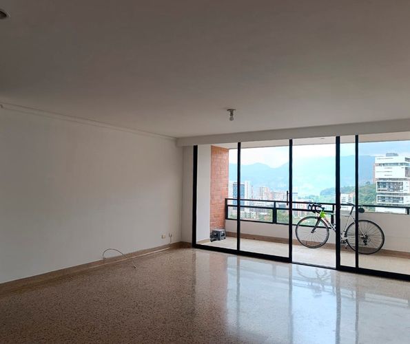 Apartamento de 3 alcobas en venta en El Poblado, Medellín, 145 m² · foto 2 de 17