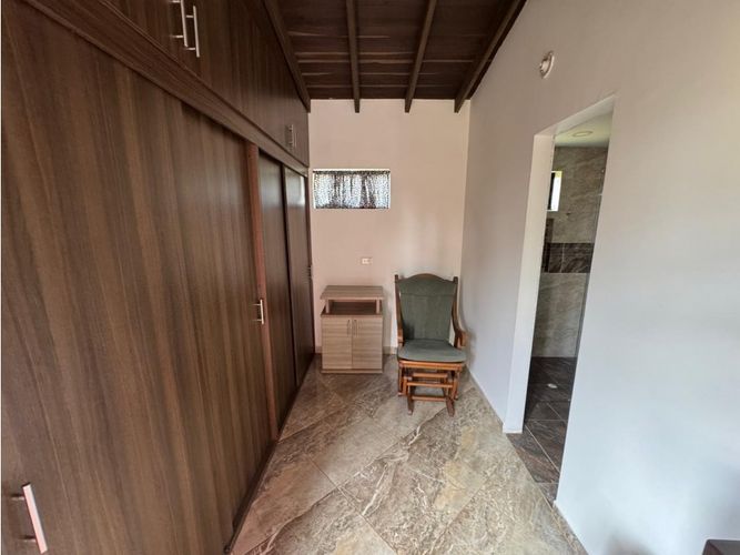 Casa de 3 alcobas en venta en Mampuesto, Rionegro, 230 m² · foto 3 de 11