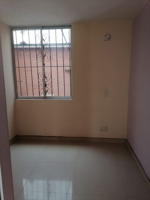 Apartamento de 3 alcobas en venta en Portal Del Nogal, Soacha, 47 m² · foto 2 de 15