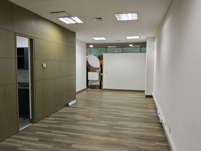 Oficina en arriendo en El Poblado, Medellín, 54 m² · foto 2 de 13