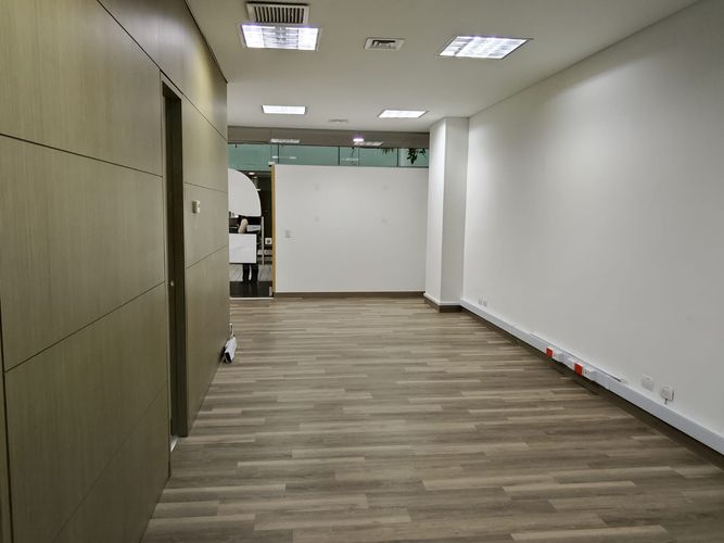 Oficina en arriendo en El Poblado, Medellín, 54 m² · foto 11 de 13