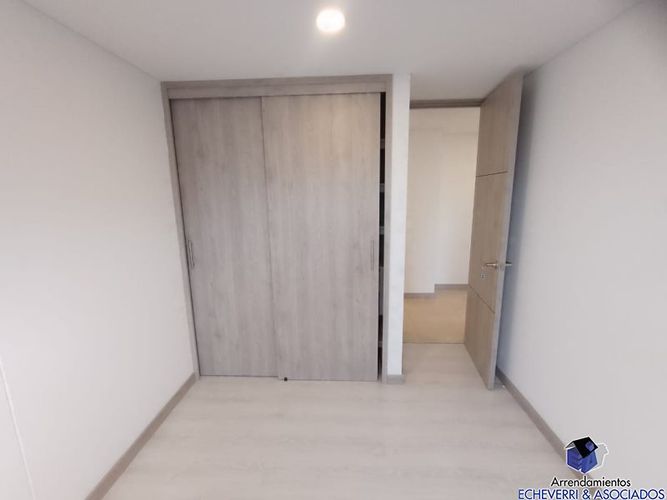 Apartamento de 3 alcobas en arriendo en Camino Verde, Envigado, 80 m² · foto 3 de 13