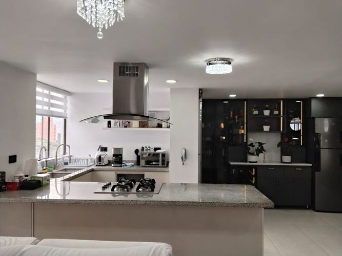 Apartamento de 2 alcobas en arriendo en El Poblado, Medellín, 102 m² · foto 6 de 19