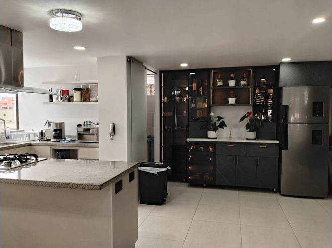 Apartamento de 2 alcobas en arriendo en El Poblado, Medellín, 102 m² · foto 7 de 19