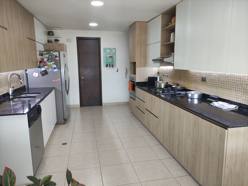 Apartamento en arriendo en El Poblado, Medellín · foto 2 de 17