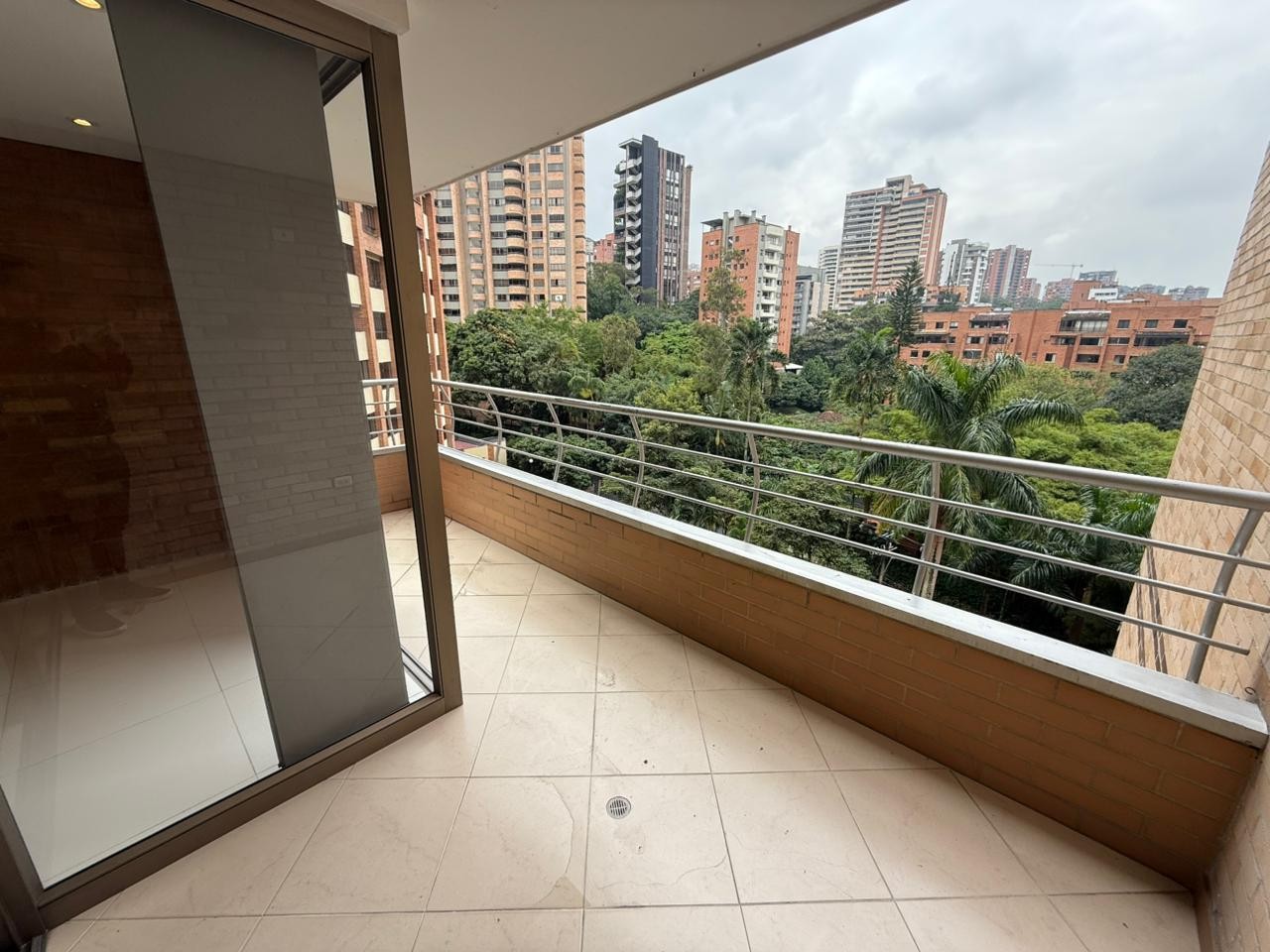 Apartamento en arriendo en Milla De Oro, Medellín · foto 12 de 24