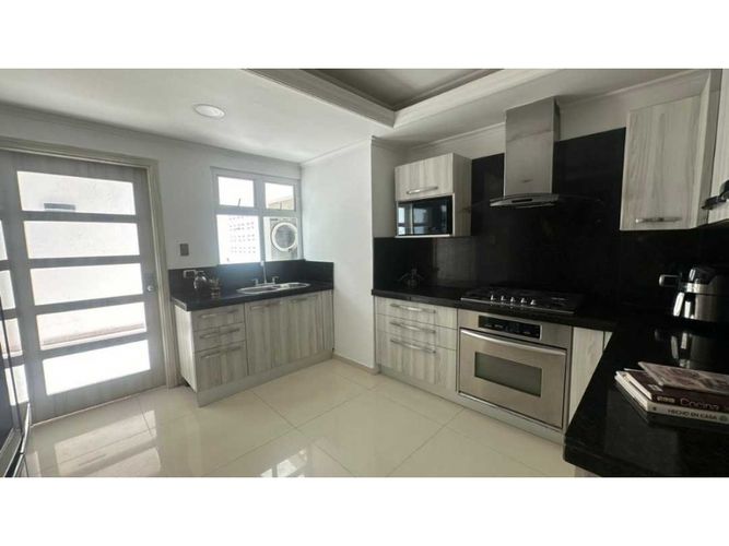 Casa de 5 alcobas en venta en Lago Alto, Barranquilla, 390 m² · foto 5 de 18
