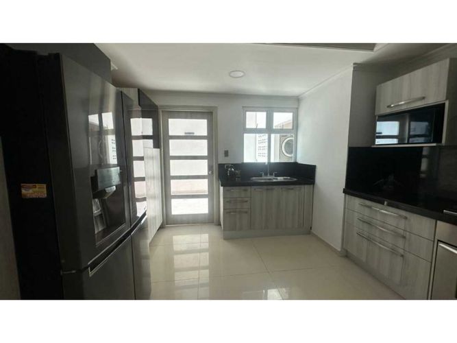 Casa de 5 alcobas en venta en Lago Alto, Barranquilla, 390 m² · foto 6 de 18