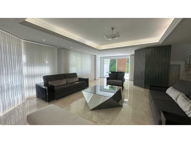Casa de 5 alcobas en venta en Lago Alto, Barranquilla, 390 m² · foto 7 de 18