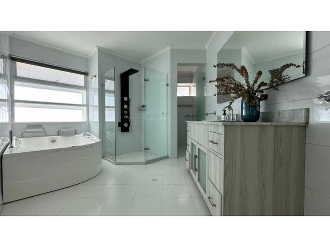 Casa de 5 alcobas en venta en Lago Alto, Barranquilla, 390 m² · foto 10 de 18