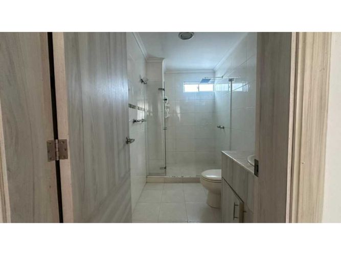 Casa de 5 alcobas en venta en Lago Alto, Barranquilla, 390 m² · foto 13 de 18
