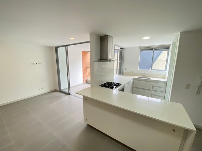Apartamento de 3 alcobas en arriendo en Castropol, Medellín, 108 m² · foto 3 de 16