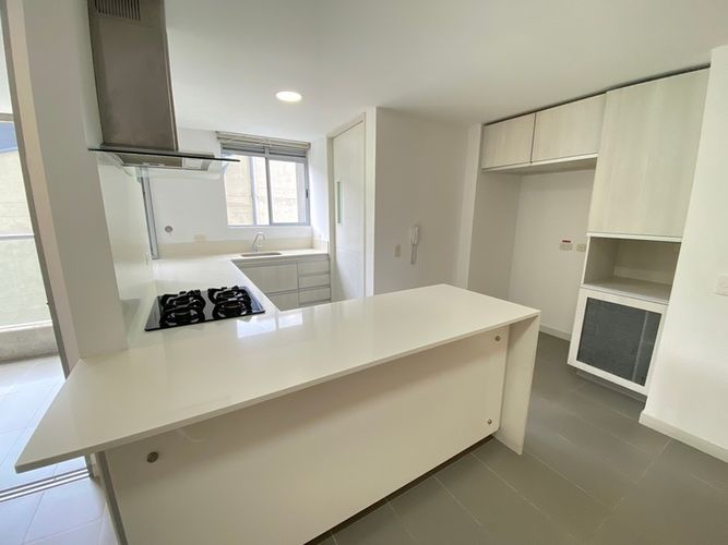 Apartamento de 3 alcobas en arriendo en Castropol, Medellín, 108 m² · foto 4 de 16