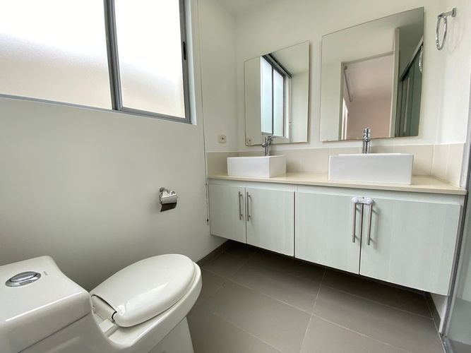 Apartamento de 3 alcobas en arriendo en Castropol, Medellín, 108 m² · foto 13 de 16