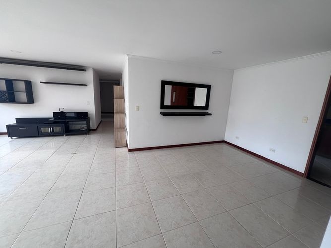 Apartamento de 4 alcobas en arriendo en Los Balsos, Medellín, 140 m² · foto 2 de 23