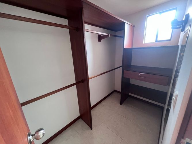 Apartamento de 4 alcobas en arriendo en Los Balsos, Medellín, 140 m² · foto 17 de 23