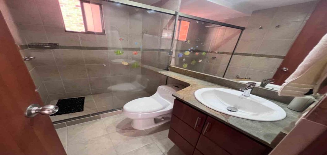 Apartamento de 4 alcobas en arriendo en Los Balsos, Medellín, 140 m² · foto 18 de 23