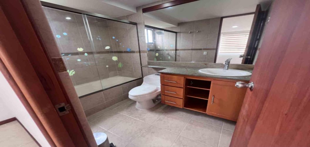 Apartamento de 4 alcobas en arriendo en Los Balsos, Medellín, 140 m² · foto 19 de 23