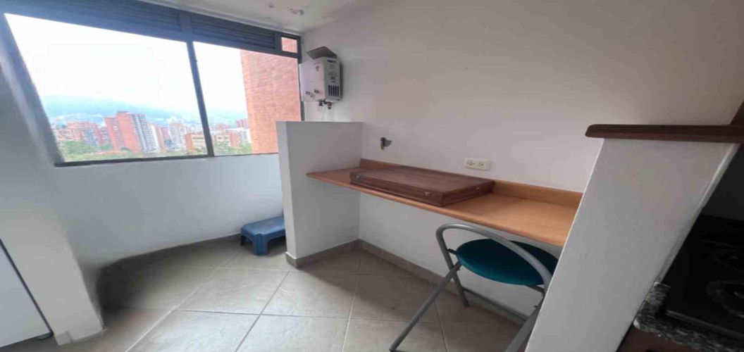 Apartamento de 4 alcobas en arriendo en Los Balsos, Medellín, 140 m² · foto 21 de 23