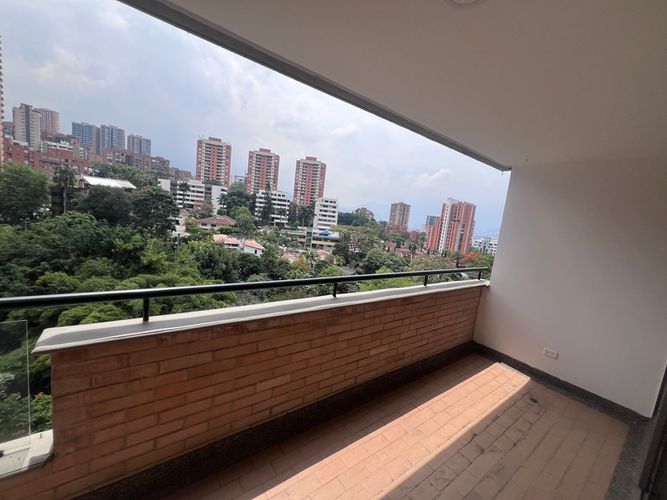 Apartamento de 4 alcobas en arriendo en Los Balsos, Medellín, 140 m² · foto 22 de 23