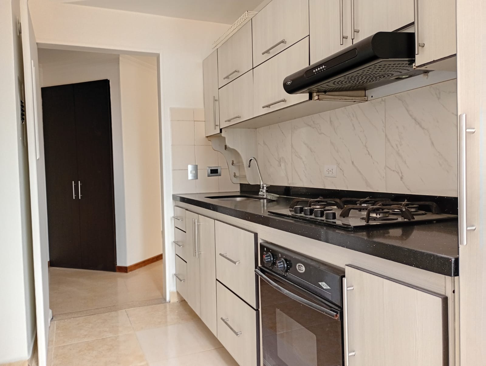 Apartamento en arriendo en La Castellana, Medellín · foto 2 de 17