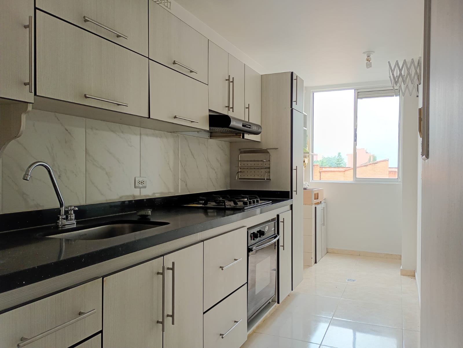 Apartamento en arriendo en La Castellana, Medellín · foto 3 de 17