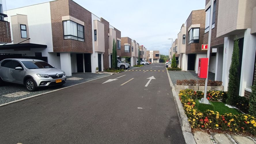 Casa de 3 alcobas en venta en Parque Natura, Cali, 120 m² · foto 2 de 16