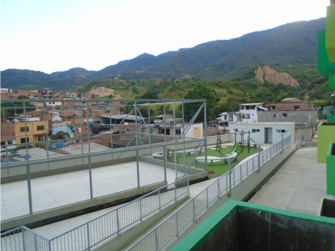 Apartamento de 2 alcobas en venta en San Antonio Del Carrizal, Girón, 43 m² · foto 16 de 17