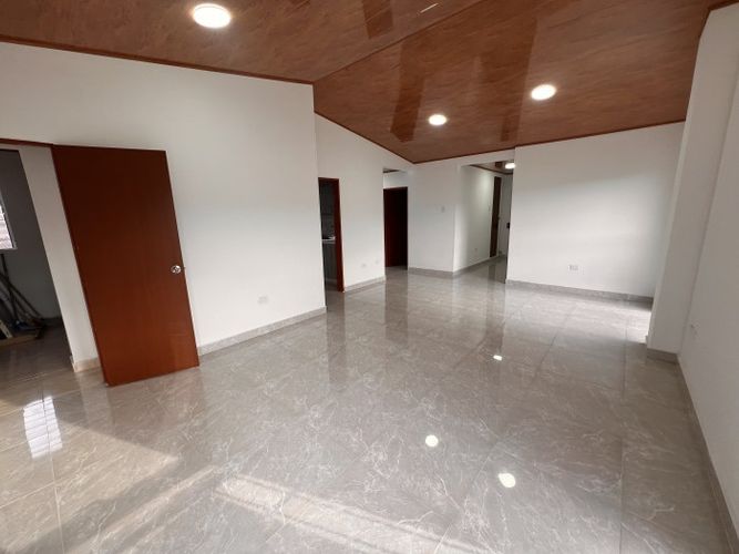 Apartamento de 3 alcobas en venta en Santa Anita, Cali, 105 m² · foto 3 de 24