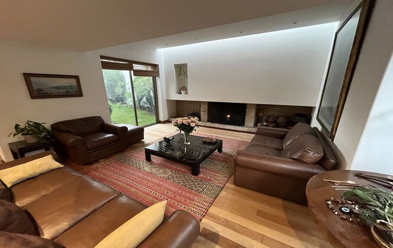 Casa en venta en Santa Barbara Alta, Bogotá · foto 2 de 24