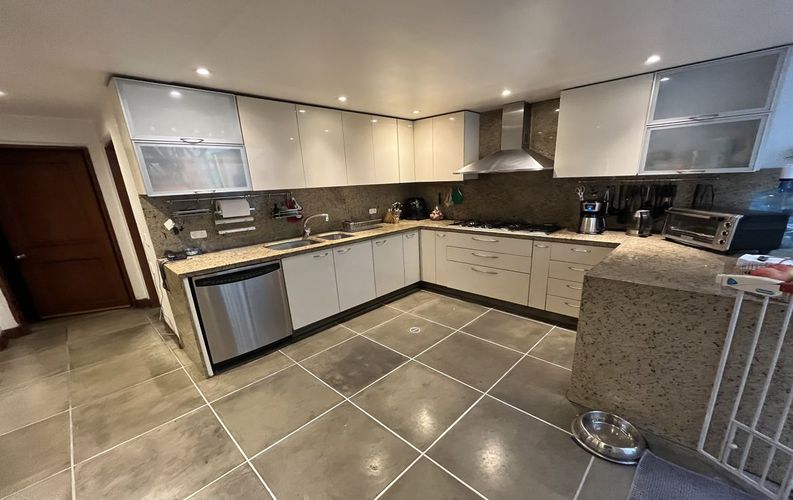 Casa en venta en Santa Barbara Alta, Bogotá · foto 8 de 24