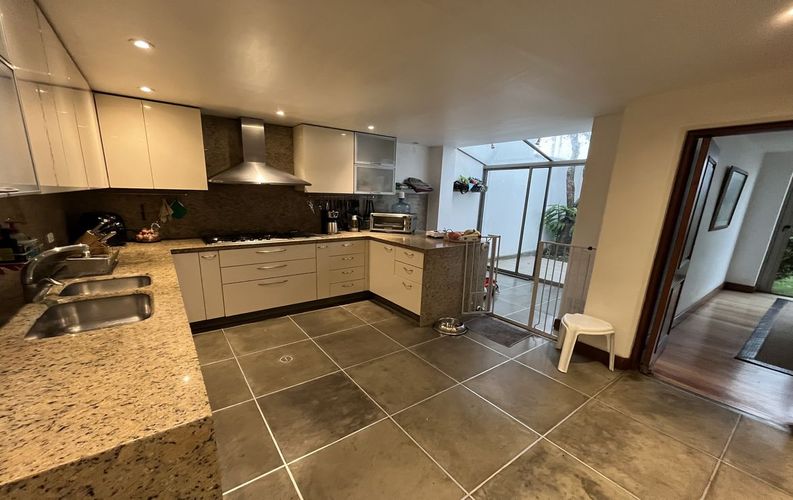 Casa en venta en Santa Barbara Alta, Bogotá · foto 9 de 24